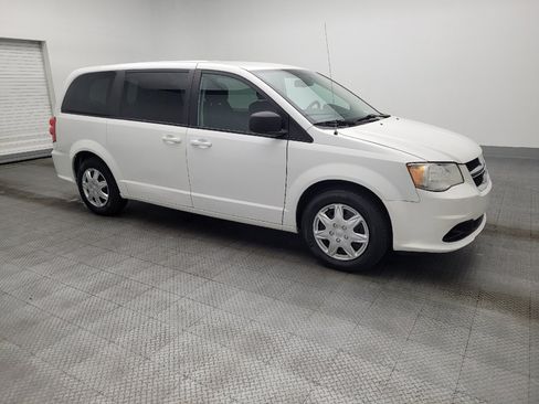 Used 2018 Dodge Grand Caravan SE w/ UConnect Hands-Free Group image 11