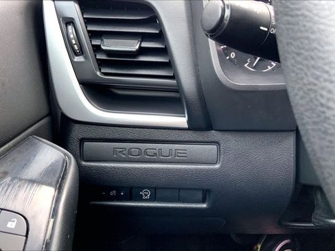 Used 2024 Nissan Rogue S FWD image 32