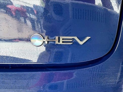 Used 2024 Toyota Prius LE image 7