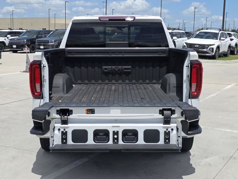 Used 2024 GMC Sierra 1500 SLT AWD/4WD image 8