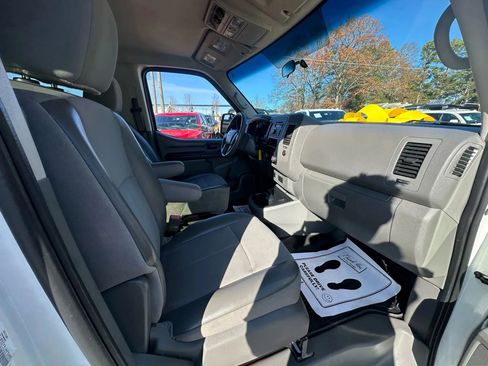 Used 2016 Nissan NV 3500 S image 10