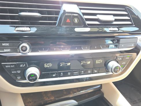 Used 2020 BMW 530i w/ Convenience Package RWD image 31