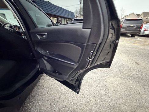 Used 2018 Ford Edge SE image 19