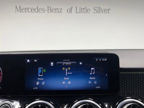 Used 2025 Mercedes-Benz GLB 250 4MATIC image 33