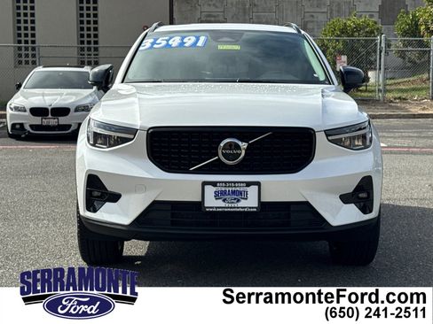 Used 2025 Volvo XC40 B5 Plus image 10