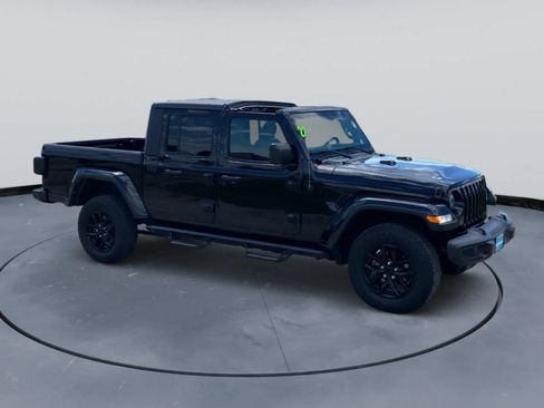 Used 2022 Jeep Gladiator Sport AWD/4WD image 10
