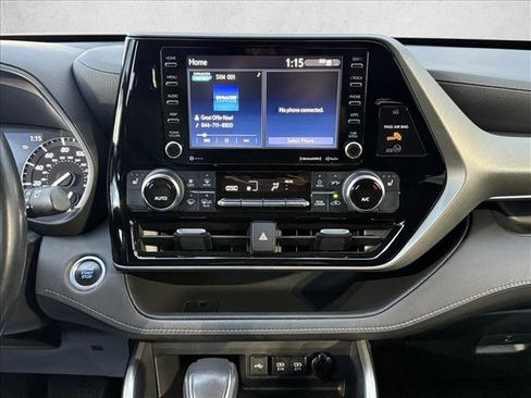 Used 2021 Toyota Highlander XLE image 17