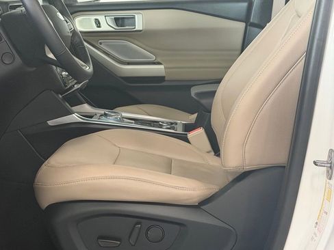 Used 2022 Ford Explorer Limited w/ Limited Technology Package image 12