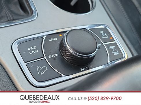 Used 2018 Jeep Grand Cherokee Overland AWD/4WD image 21