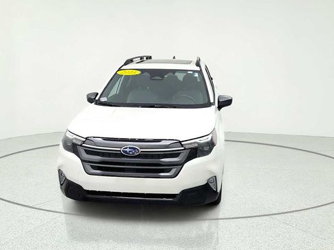 Used 2025 Subaru Forester Premium AWD/4WD image 3