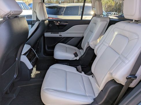 Certified 2025 Lincoln Aviator Reserve image 17