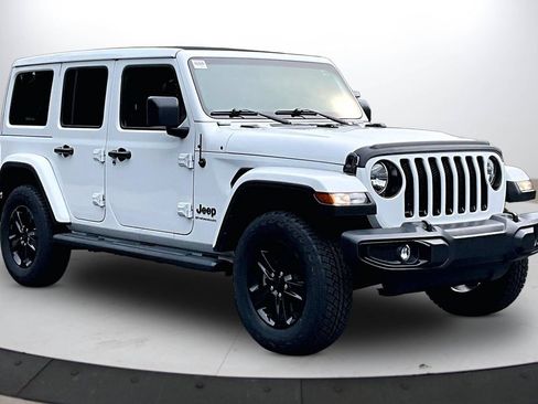 Used 2023 Jeep Wrangler Unlimited Sahara AWD/4WD image 2
