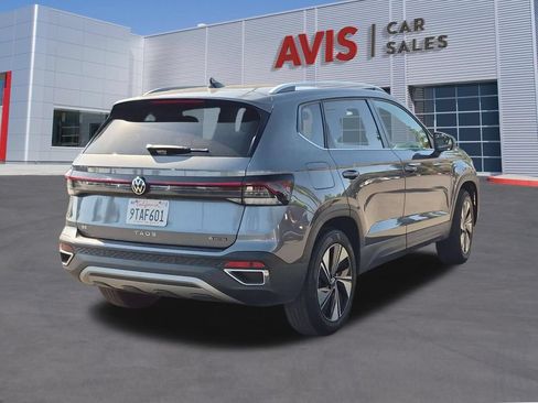 Used 2025 Volkswagen Taos SE AWD/4WD image 6