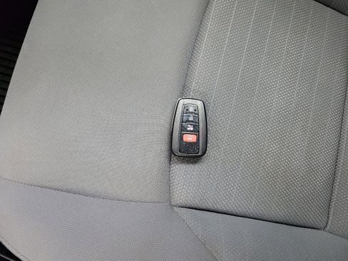 Used 2021 Toyota Corolla SE image 32