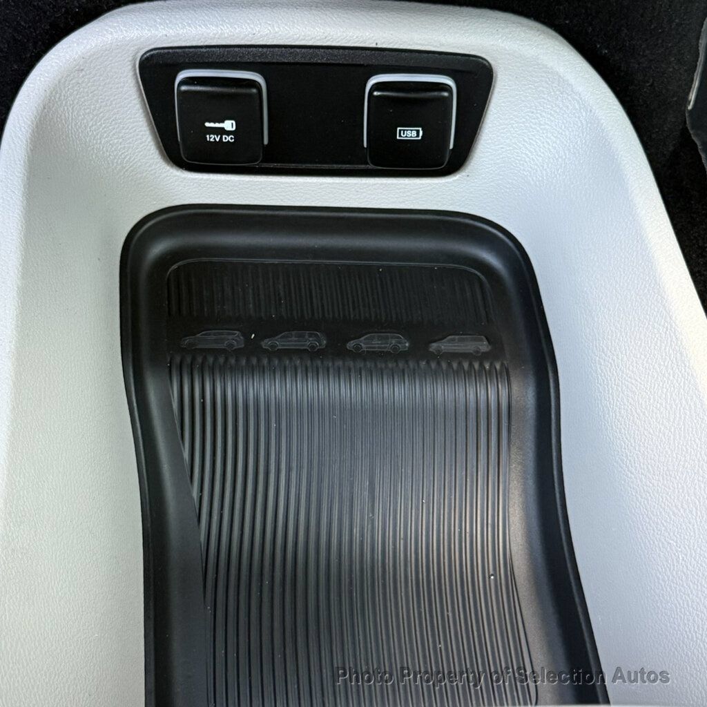 Used 2017 Chrysler Pacifica Touring-L Plus FWD image 33