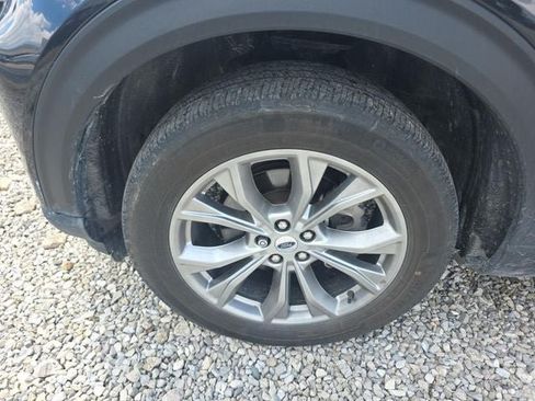 Used 2023 Ford Explorer XLT w/ Equipment Group 202A AWD/4WD image 18