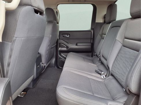 Used 2023 Nissan Frontier SV w/ Tow Package image 14