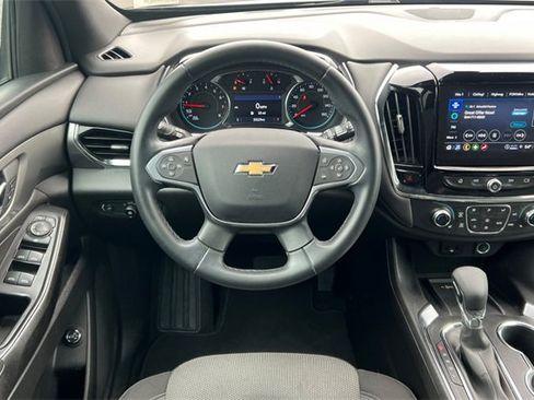 Used 2023 Chevrolet Traverse LT image 17