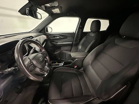 Used 2021 Chevrolet TrailBlazer RS w/ Convenience Package AWD/4WD image 3