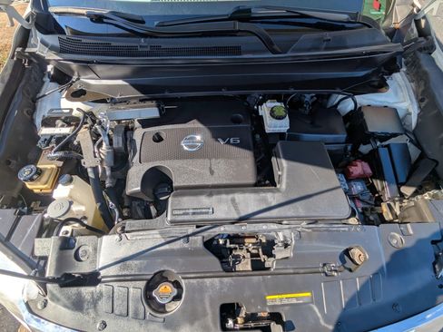 Used 2015 Nissan Pathfinder Platinum w/ Cargo Package image 24