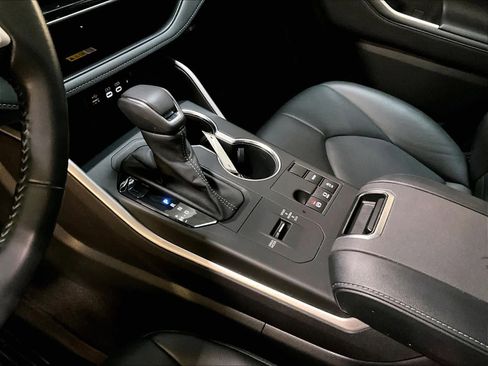 Used 2023 Toyota Highlander XLE image 21