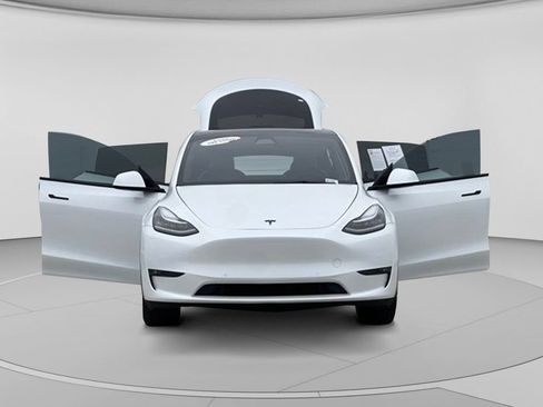 Used 2022 Tesla Model Y Long Range AWD/4WD image 27