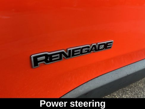 Used 2017 Jeep Renegade Latitude w/ Safety & Security Group FWD image 19