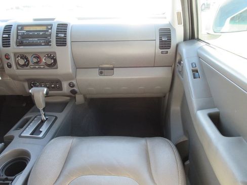Used 2008 Nissan Frontier LE w/ Leather Pkg image 18