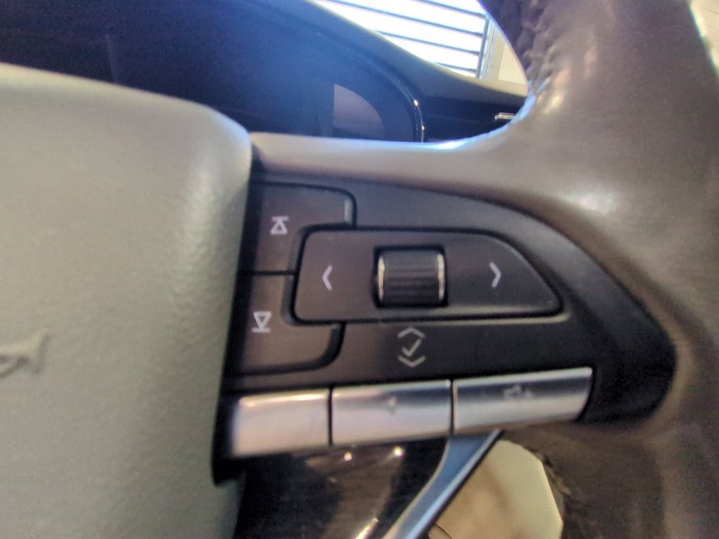 Used 2022 Cadillac XT6 Premium Luxury FWD image 13