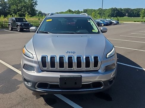 Used 2017 Jeep Cherokee Limited AWD/4WD image 2