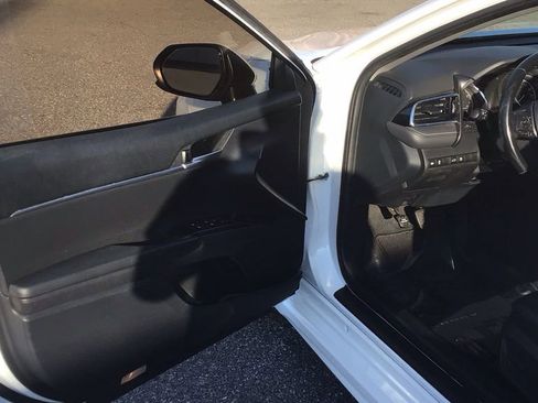Used 2018 Toyota Camry SE image 17