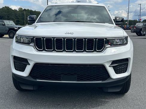 New 2025 Jeep Grand Cherokee Laredo X image 3