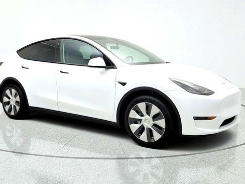 Used 2023 Tesla Model Y Long Range AWD/4WD image 3