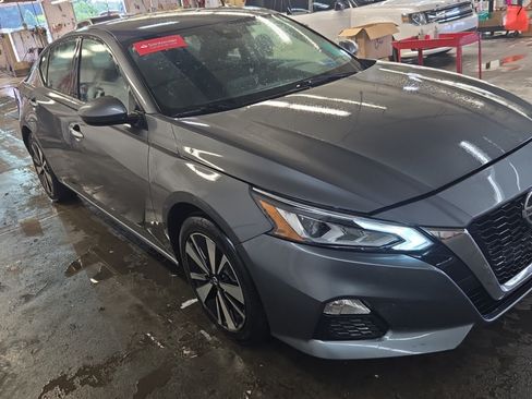 Used 2021 Nissan Altima 2.5 SV FWD image 2