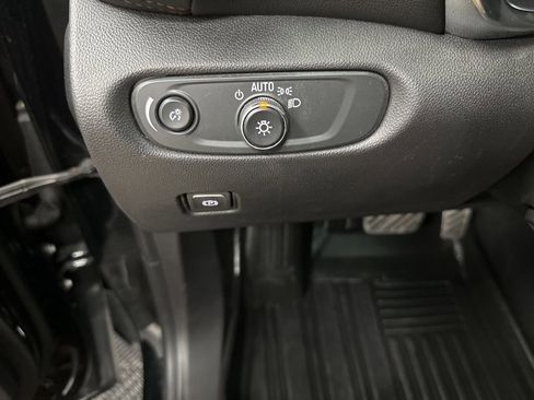 Used 2024 Chevrolet Blazer Premier w/ Enhanced Convenience Package image 32