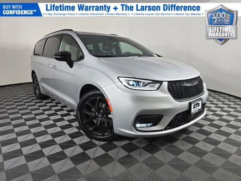 New 2026 Chrysler Pacifica Select image 1