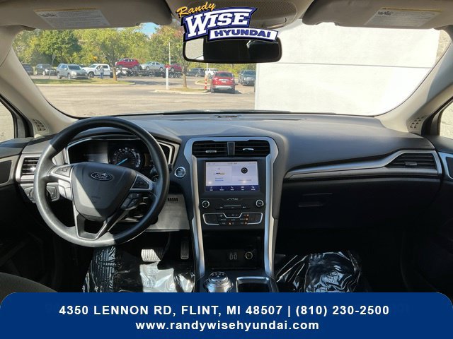 Used 2020 Ford Fusion SE AWD/4WD image 2