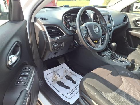 Used 2020 Jeep Cherokee Latitude w/ Cold Weather Group AWD/4WD image 6