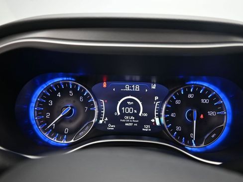 Used 2023 Chrysler Pacifica Touring-L FWD image 19