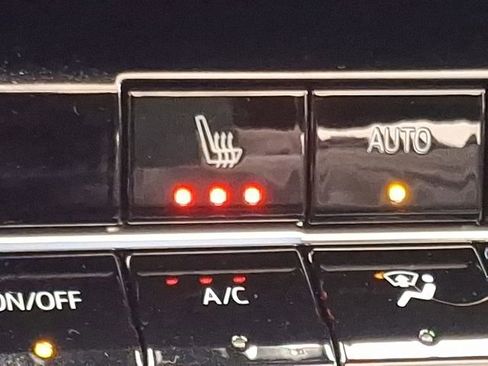 Used 2025 Chevrolet Equinox LT w/ Convenience Package II image 24