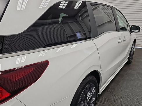 New 2026 Honda Odyssey Touring image 9
