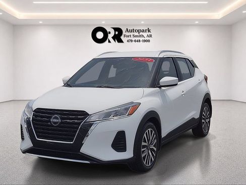 Used 2023 Nissan Kicks SV FWD image 2