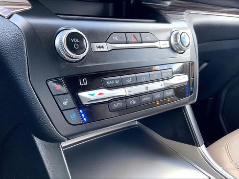 Used 2020 Ford Explorer Limited RWD image 33