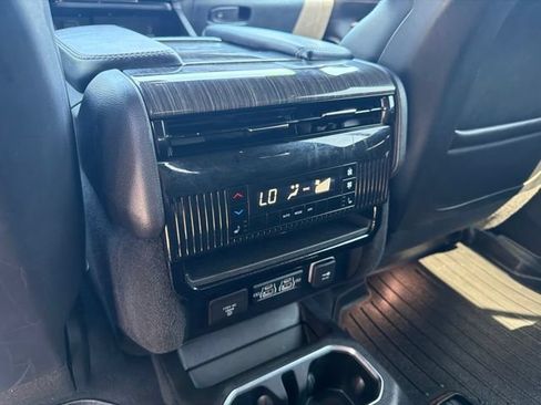 Used 2022 Jeep Wagoneer Series III w/ Premium Group I AWD/4WD image 18