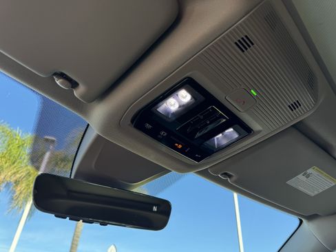 Certified 2025 Volkswagen Atlas SE w/ Panoramic Sunroof Package image 30