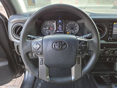 Certified 2020 Toyota Tacoma TRD Off-Road w/ Technology Package AWD/4WD image 29