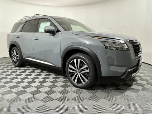 New 2025 Nissan Pathfinder Platinum image 28