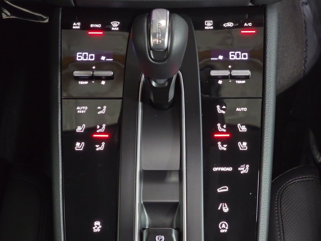Certified 2026 Porsche Macan AWD/4WD image 19