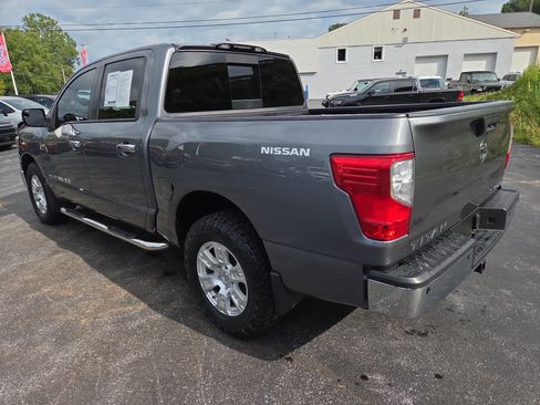Used 2018 Nissan Titan SV w/ SV Convenience Package AWD/4WD image 6