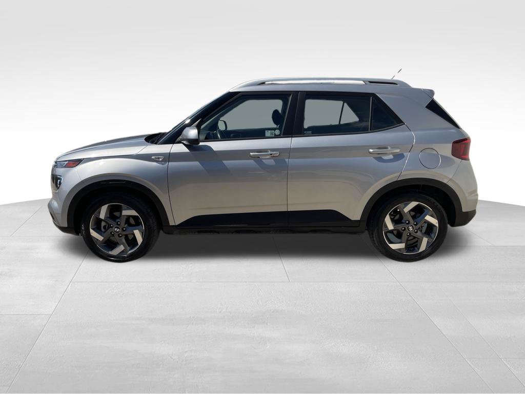Used 2025 Hyundai Venue SEL FWD image 8